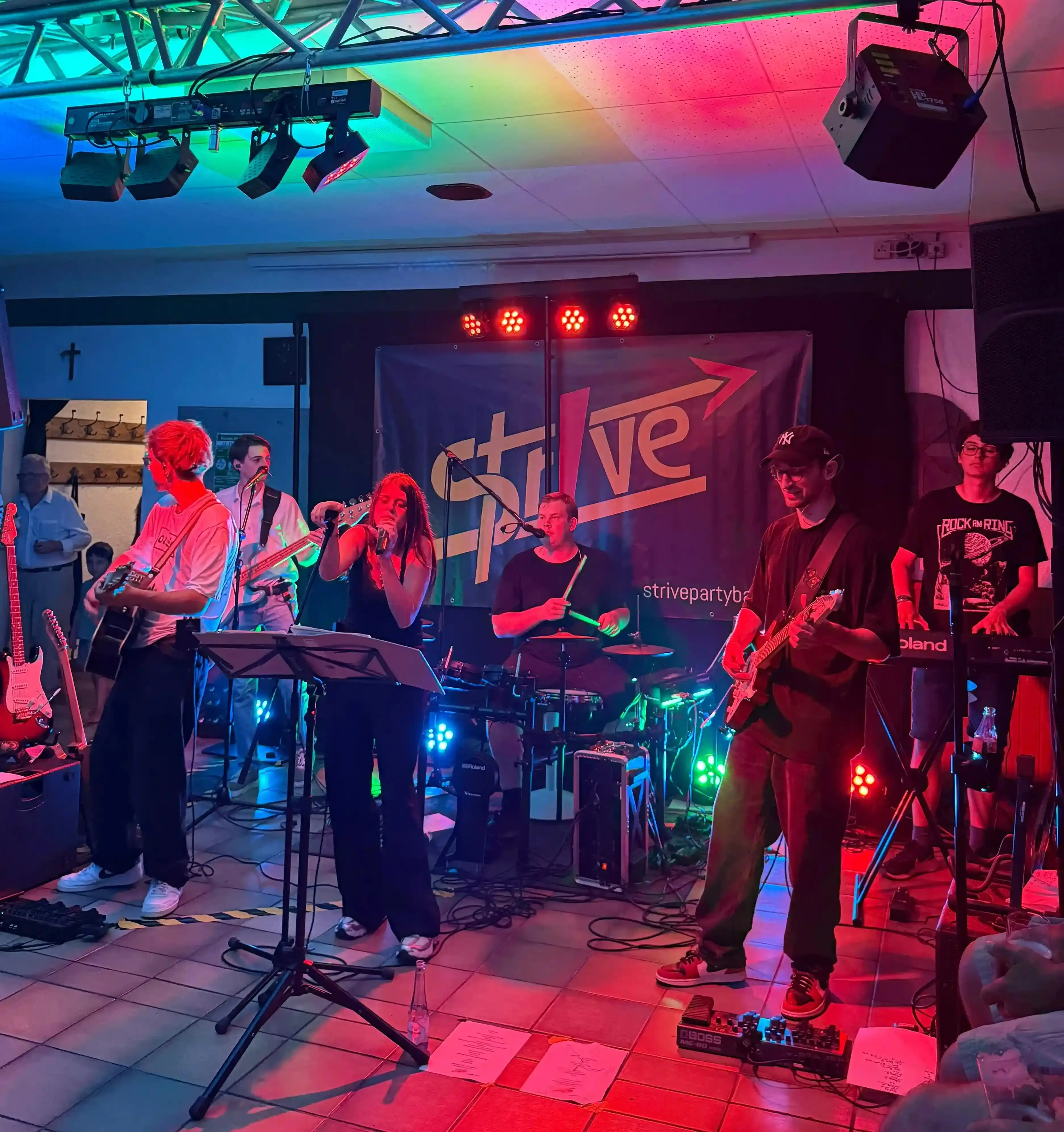 STR!VE bei einem Live-Auftritt