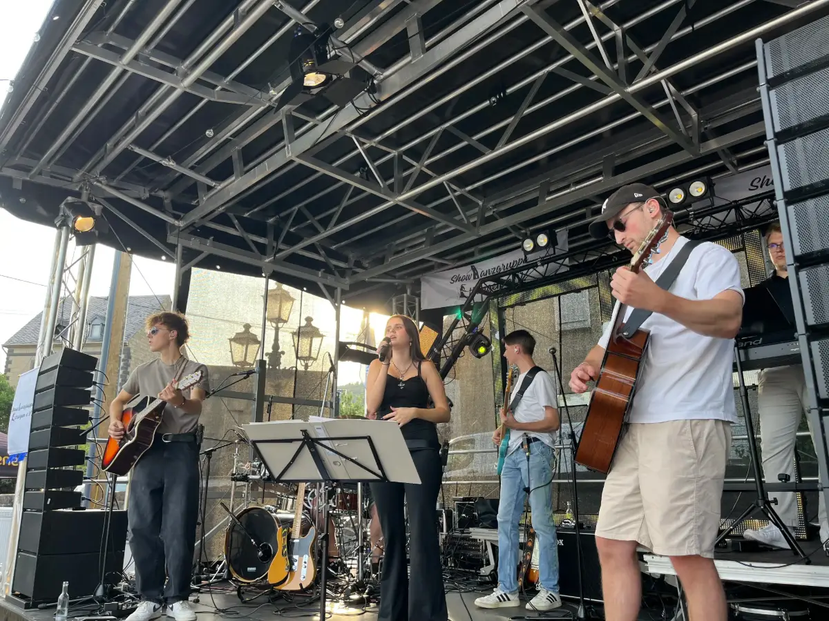 STR!VE live Open Air zum Sommernachtsfest der Showtanzgruppe auf dem Kirmesplatz in Ettringen